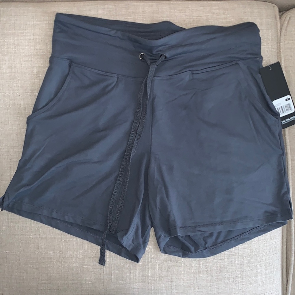 Bally | Total Fitness Gray Short
90% Polyester / 10% Spandex